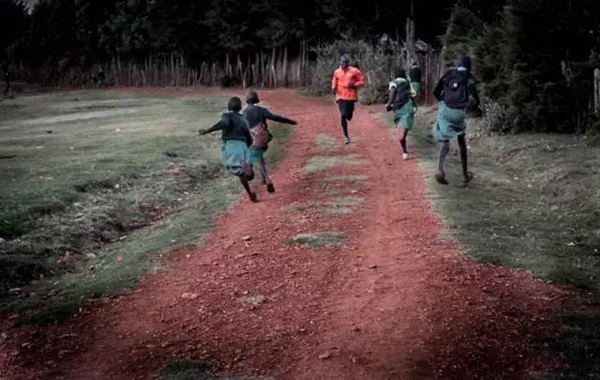 实地记录非洲马拉松选手，他们的秘密你无法想象（中）