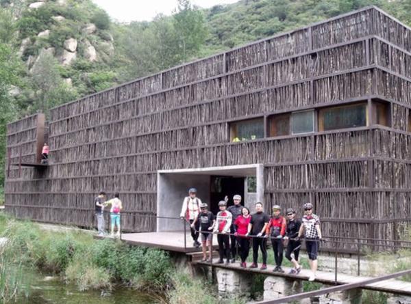 假的古镇也能火，这个时代“古迹”的真假还重要吗？