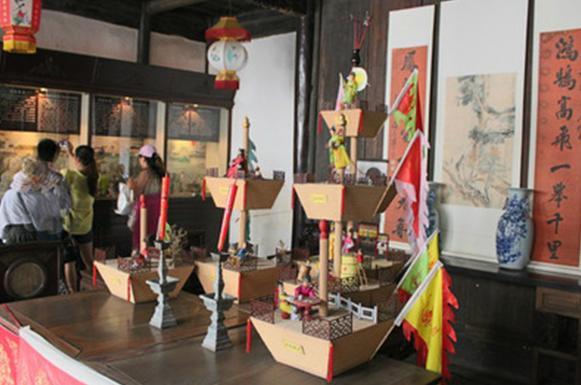 假的古镇也能火，这个时代“古迹”的真假还重要吗？