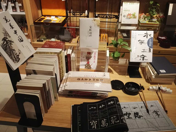 书店测评｜百新书局：百年老店新开，但成了卖书的文具店