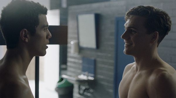 澳大利亚电视剧《梭鱼人生》，让人想到一度不愿出柜的索普