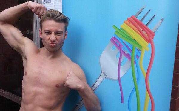 澳大利亚电视剧《梭鱼人生》，让人想到一度不愿出柜的索普