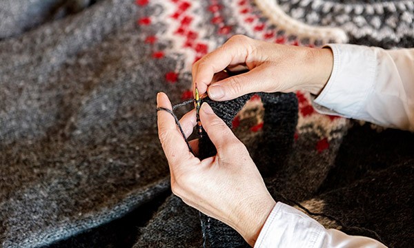 为什么你总是忍不住想摸手机？来，精神分析一下你的手！