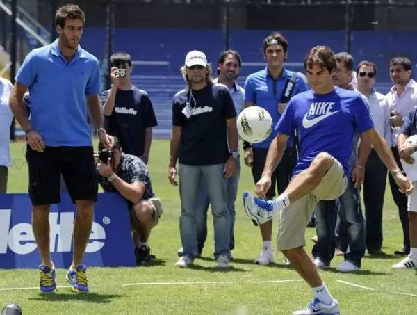 德约、纳达尔上海PK足球明星，网球明星大师赛也来秀脚法