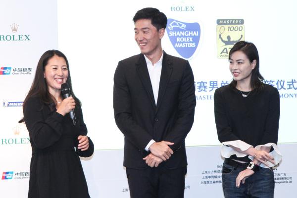 德约、纳达尔上海PK足球明星，网球明星大师赛也来秀脚法