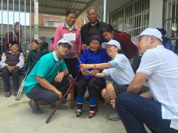 百岁老人玩自拍——从“百岁态度”到“中国态度”