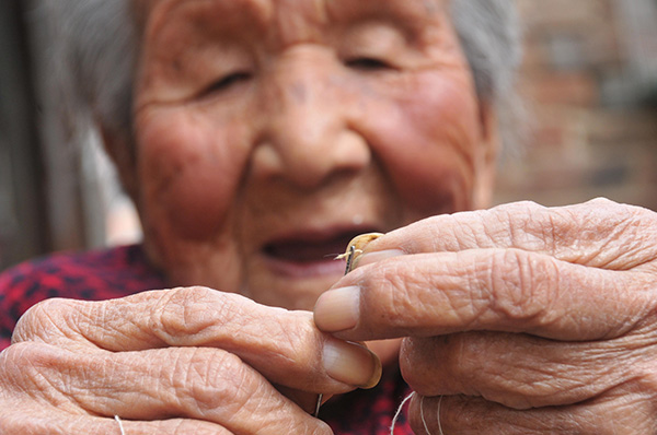 百岁老人多心态平和，研究显示，乐善好施助人长寿