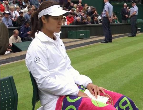 穆雷和中网开撕了，转播摄像机曝光了他的战术小纸条