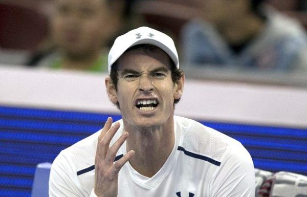 穆雷和中网开撕了，转播摄像机曝光了他的战术小纸条