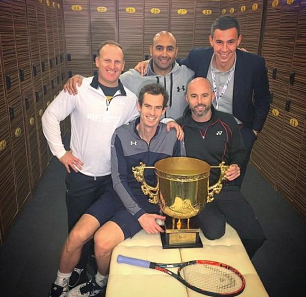 穆雷和中网开撕了，转播摄像机曝光了他的战术小纸条