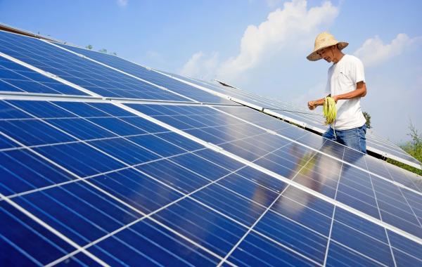 光伏补贴拖欠成风叠加电价下调，投资方、业主进退维谷