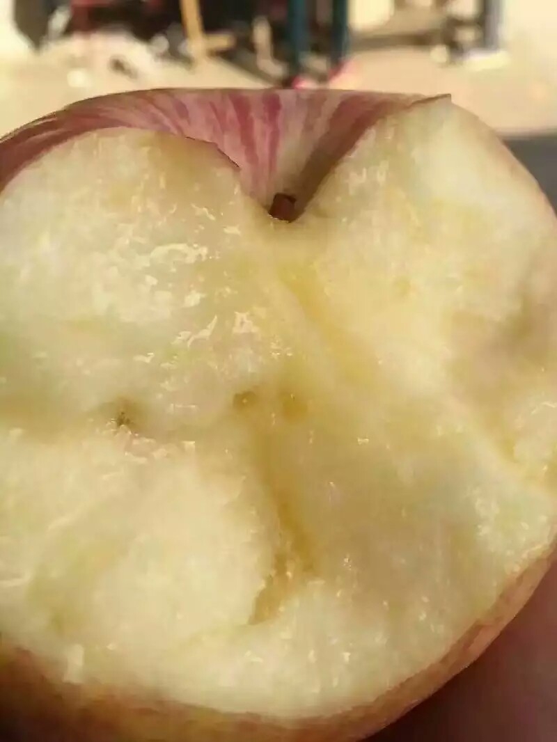 咬一口，水汪汪