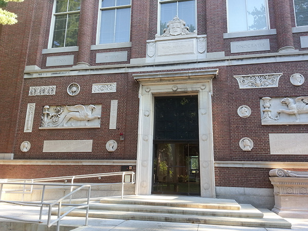 丹的美国世纪｜今日之美国：一个英雄与小丑交战的国度