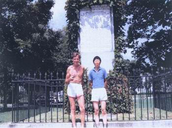 丹的美国世纪｜今日之美国：一个英雄与小丑交战的国度