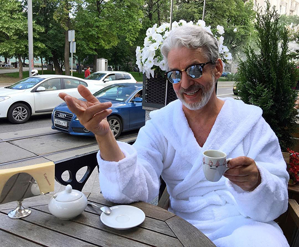 趣看｜玩转网络两月变网红，阔豪爷爷竟只是退休工人