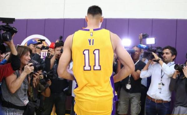 最后一刻被裁无缘湖人！易建联或回国继续征战CBA