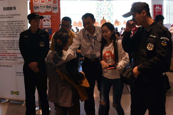 宜家遭遇老年相亲团的中国难题：老年人的公共空间争夺战