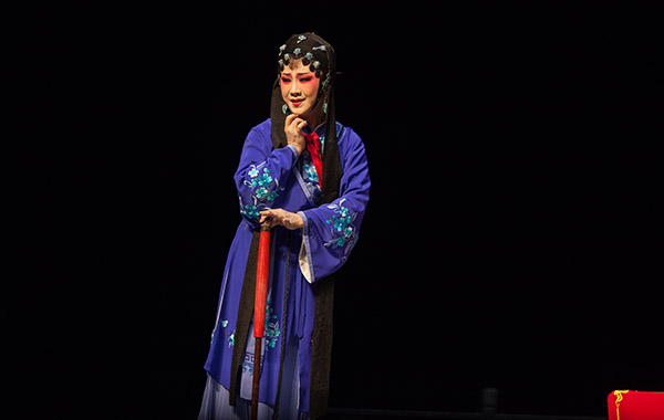 六百分钟六百年，看尽春风不入山