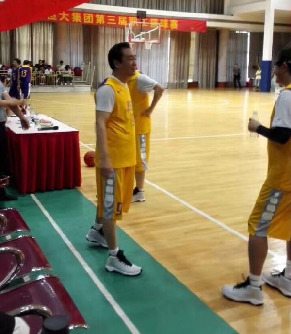 许家印篮球赛砍32分当选MVP，这是要拯救三大球的节奏？