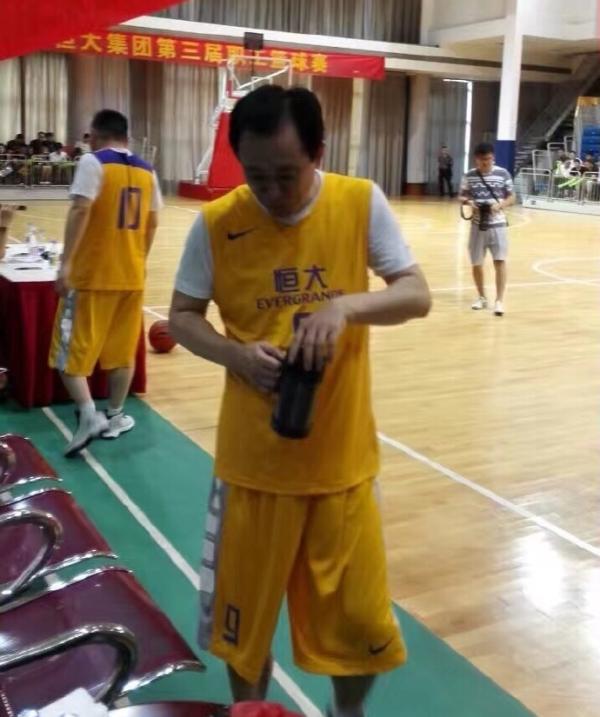 许家印篮球赛砍32分当选MVP，这是要拯救三大球的节奏？