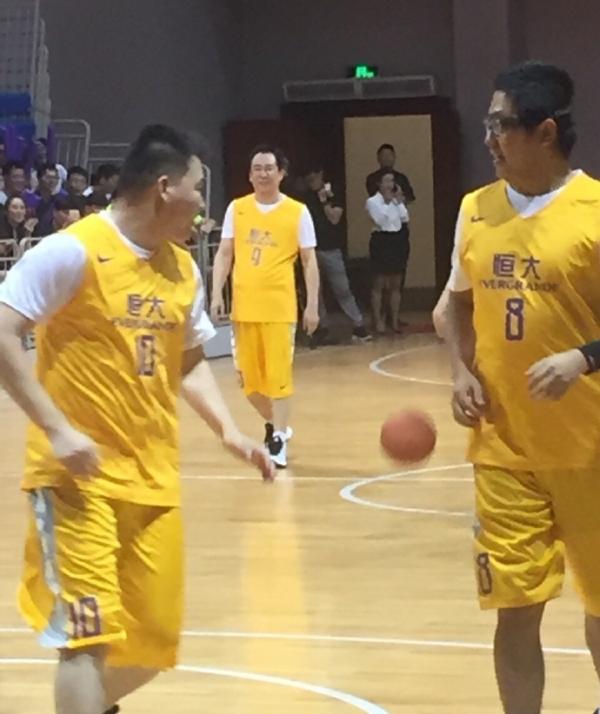 许家印篮球赛砍32分当选MVP，这是要拯救三大球的节奏？