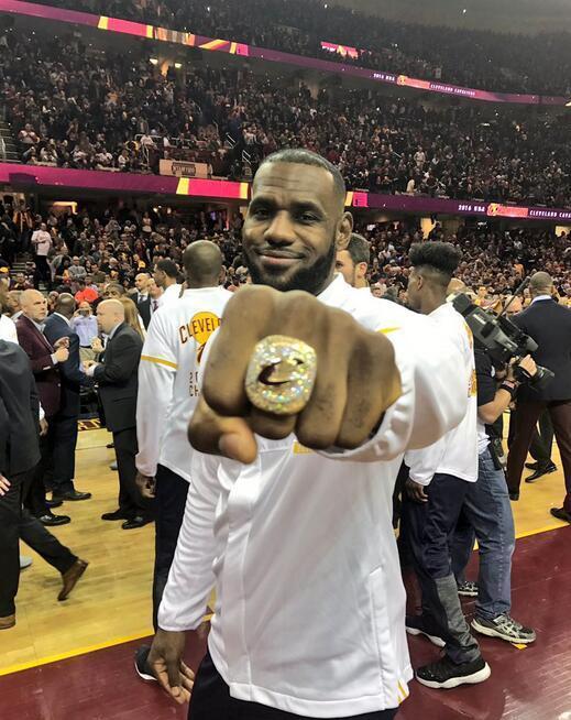 张佳玮 | 老司机开车就是稳，马刺也有“死亡阵容”了