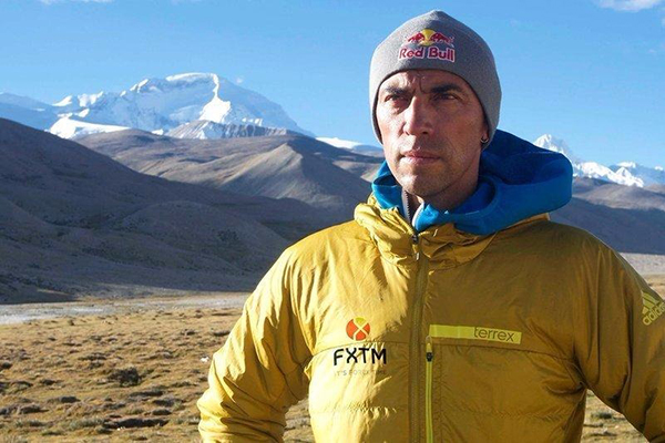 战斗民族！他从喜马拉雅7700米跳伞，上次还直接飞进火山