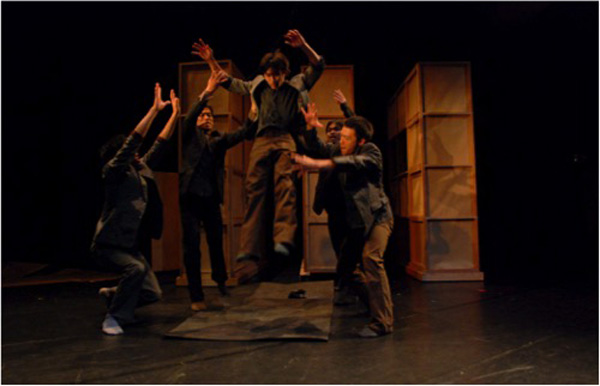 一个帅哥一个胖子，他们在台湾组了一支全男舞蹈团