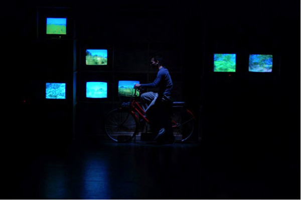 一个帅哥一个胖子，他们在台湾组了一支全男舞蹈团