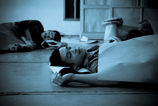 一个帅哥一个胖子，他们在台湾组了一支全男舞蹈团