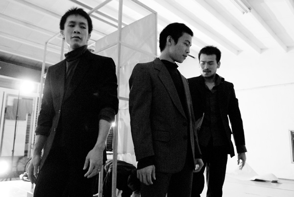 一个帅哥一个胖子，他们在台湾组了一支全男舞蹈团