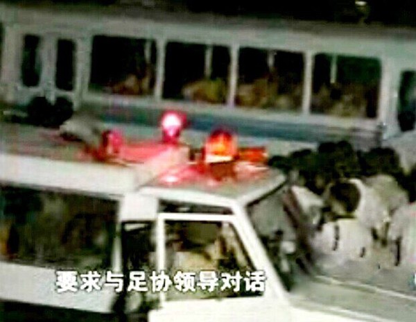 巩俐崔健差点掺合中国足球，《红高粱》女主角险些泡汤