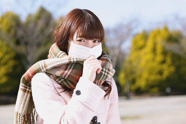 降温天呼吸道疾病增多，医生提醒多喝温水，喝酒御寒不可取