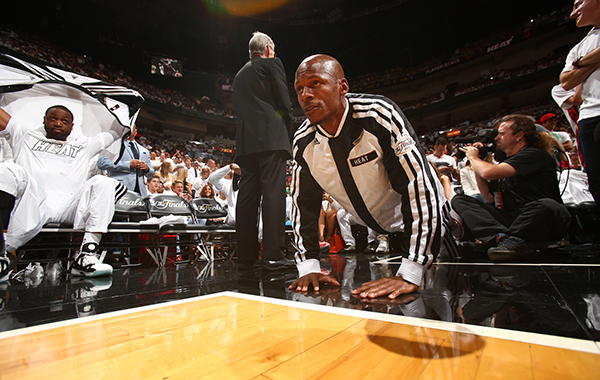 “艺术家”雷·阿伦，一个41年的强迫症患者