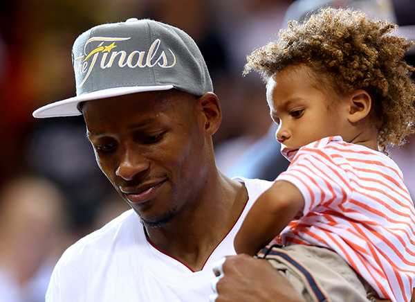 “艺术家”雷·阿伦，一个41年的强迫症患者