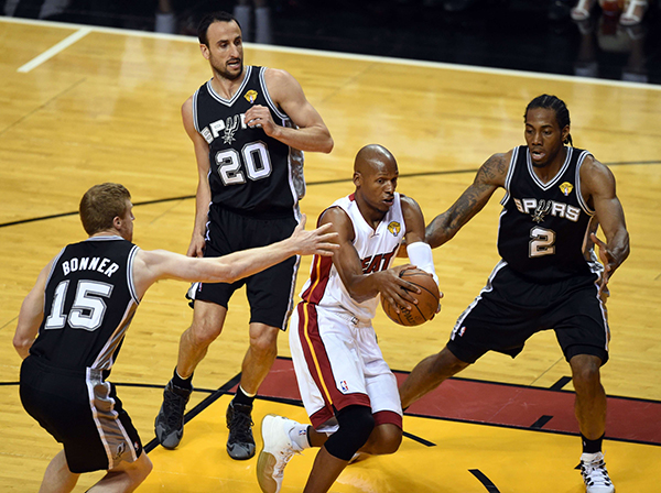 “艺术家”雷·阿伦，一个41年的强迫症患者