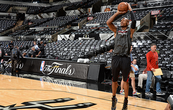 “艺术家”雷·阿伦，一个41年的强迫症患者