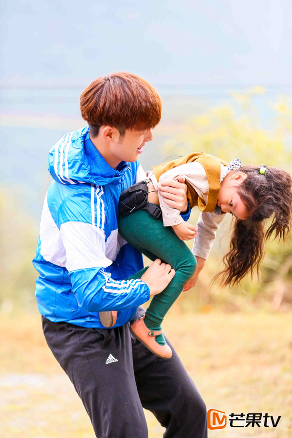 看电视丨有没有剧本无所谓，节目好看就行