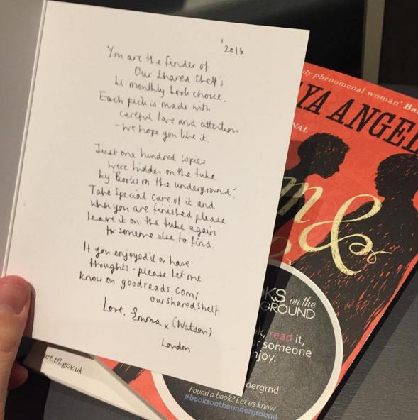 艾玛·沃森在伦敦地铁里藏了100本书