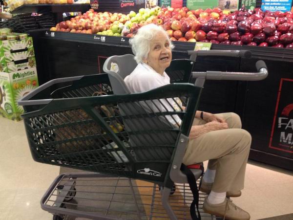 病童妈妈设计出爆款手推车，带着行动不便的家人去逛超市吧