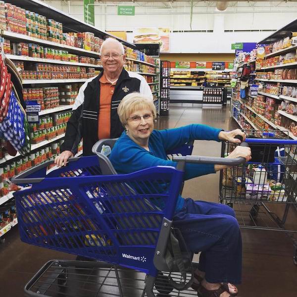 病童妈妈设计出爆款手推车，带着行动不便的家人去逛超市吧