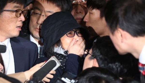 国内思想周报 | 野夫收徒行跪礼，中国看客围观“闺蜜门”