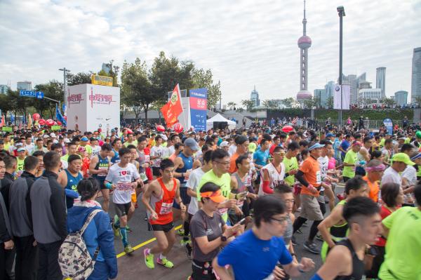 马拉松赛事“遍地开花”，新华社追问：安全和服务跟上了吗？