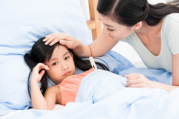 孩子感冒发烧即刻就医？可能并没有什么用
