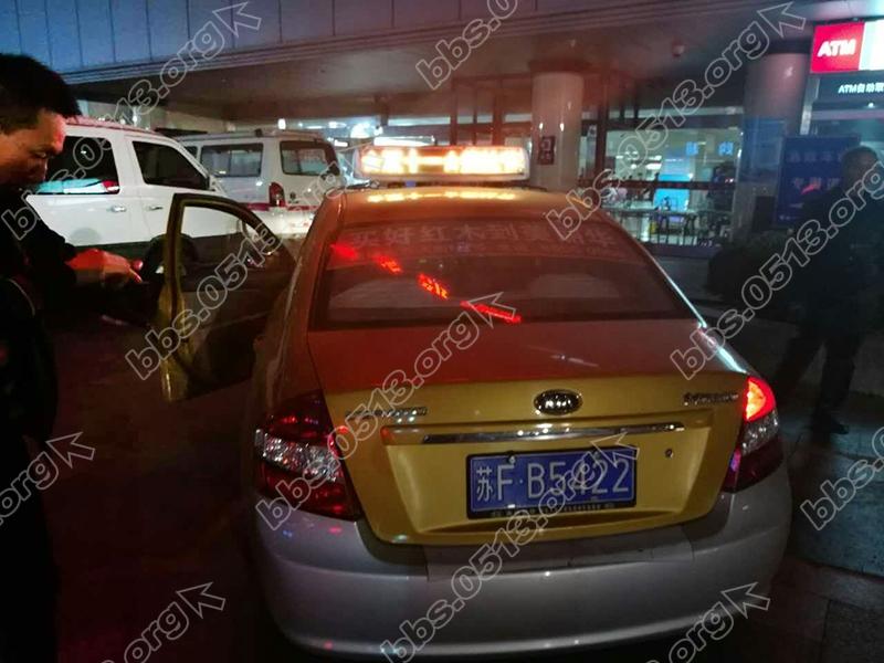 11月12日，将其火速送到抢救室抢救。由于抢救及时，当事人得到了有效的治疗。