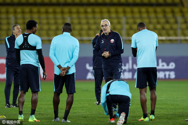 卡塔尔主帅炮轰航班延误因中方，称国足不会因里皮而迅速强大