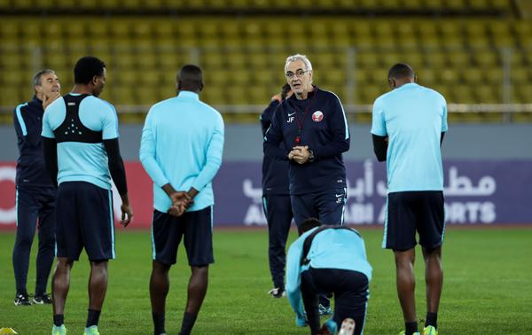 卡塔尔航班延误责任在中方？足协“不接受，不承认，不背锅”