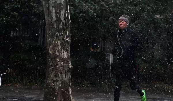 冬季还想坚持户外跑步？你知道怎么穿吗？