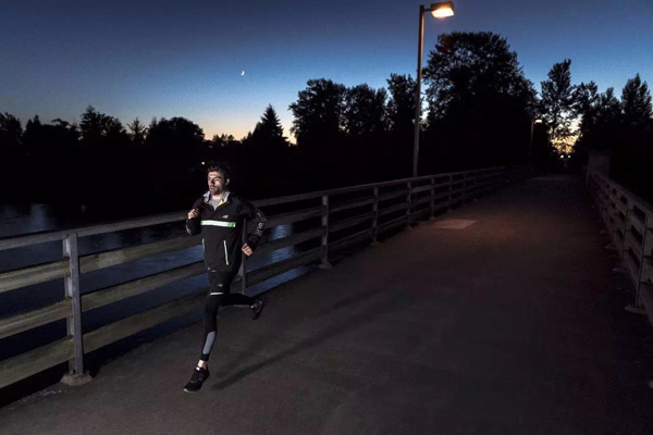 冬季还想坚持户外跑步？你知道怎么穿吗？