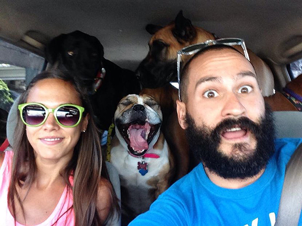 趣看｜汪星训练员教你宠物摄影，如何让33只狗狗同时看镜头